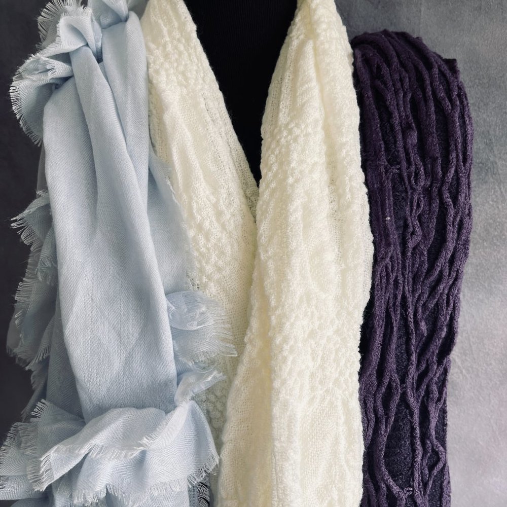 Lot of 3 scarves White wool/acrylic shawl Knitted purple shawl Blue acrylic scar